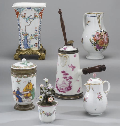 ENSEMBLE EN PORCELAINE DES XVIIIEME ET XXEME SIECLES