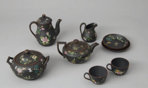 PARTIE DE SERVICE A THE EN 'BLACK BASALT' DE WEDGWOOD DU XIXEME SIECLE
