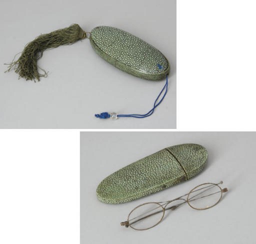 DEUX ETUIS A LUNETTES VERS 1900