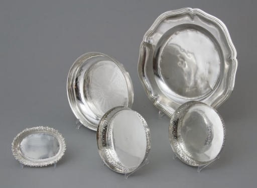 ENSEMBLE DE PLATS EN ARGENT