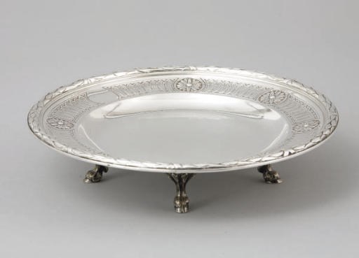 PLAT DE PRESENTATION EN ARGENT