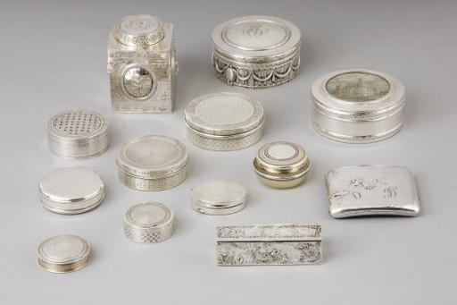 ENSEMBLE EN ARGENT ET METAL ARGENTE