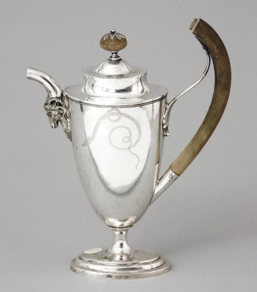 CAFETIERE EN ARGENT