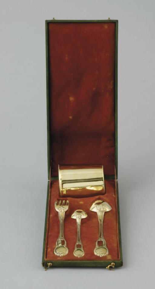 NECESSAIRE DE NAISSANCE EN VERMEIL