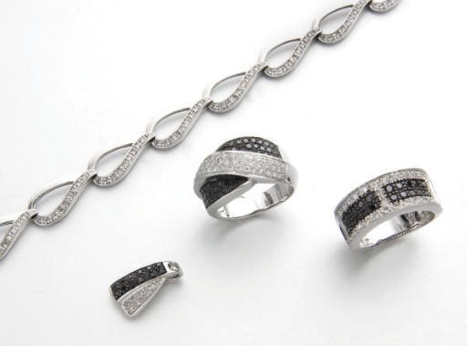 DEMI-PARURE DIAMANTS ET DIAMANTS NOIRS