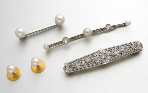 LOT DE BIJOUX PERLES DE CULTURE ET DIAMANTS