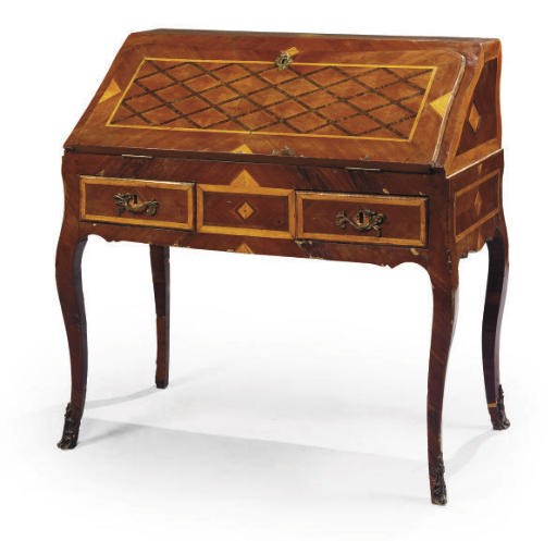 BUREAU EN PENTE D'EPOQUE LOUIS XV