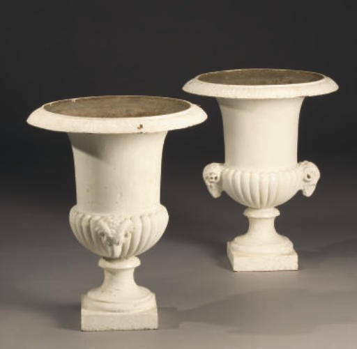 PAIRE DE VASES DE STYLE MEDICIS