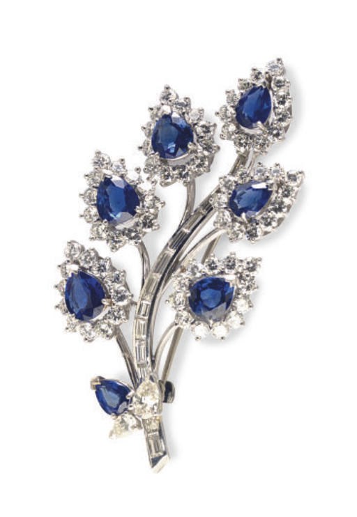 A SAPPHIRE, DIAMOND AND PLATINUM BROOCH