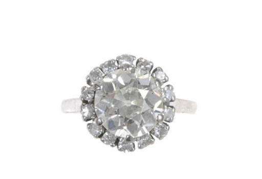 A DIAMOND AND 18K WHITE GOLD RING