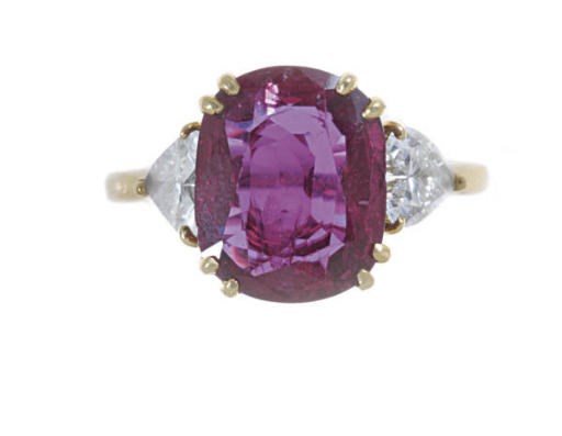 A RUBY, DIAMOND AND 18K GOLD RING