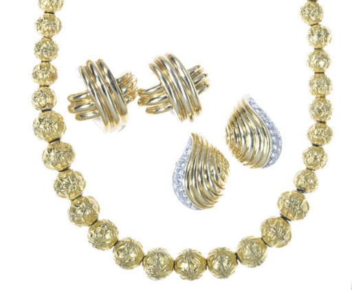 A GROUP OF JEWELRY