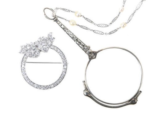 A GROUP OF JEWELRY