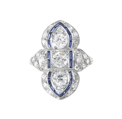 AN ART DECO DIAMOND, SAPPHIRE AND PLATINUM RING