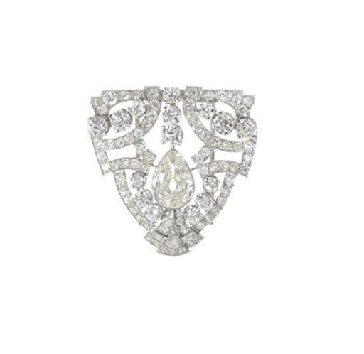 A DIAMOND AND PLATINUM BROOCH