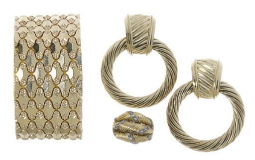 A GROUP OF JEWELRY