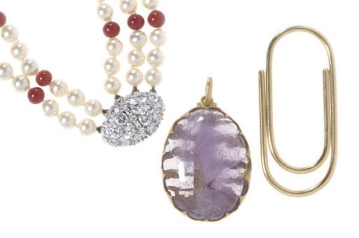 A GROUP OF JEWELRY