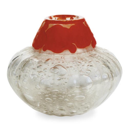 A FRENCH INTERNALLY DECORATED WHEEL-CARVED GLASS VASE,