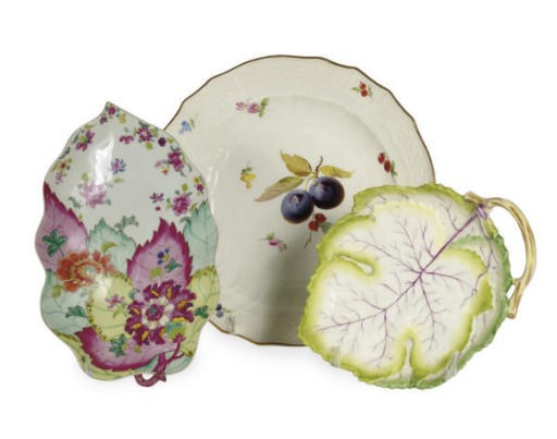 EIGHT GERMAN PORCELAIN FRUIT PLATES,