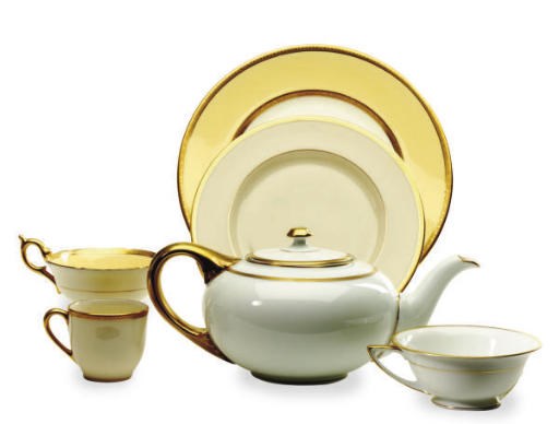 AN ASSEMBLED GILT WHITE AND CUSTARD GROUND PORCELAIN DINNER SERVICE,