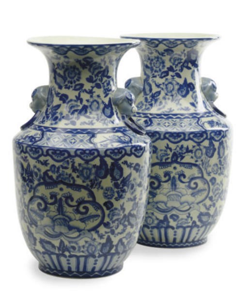 A PAIR OF CHINESE PORCELAIN BLUE AND WHITE BALUSTER JARS WITH FIXED RING HANDLES,