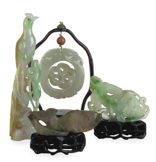 A GROUP OF CHINESE JADE AND JADEITE TABLE DECORATIONS,