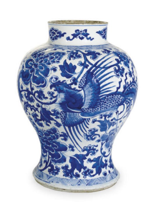 A CHINESE PORCELAIN BLUE AND WHITE BALUSTER JAR,
