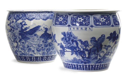 TWO CHINESE PORCELAIN BLUE AND WHITE JARDINÌERES,