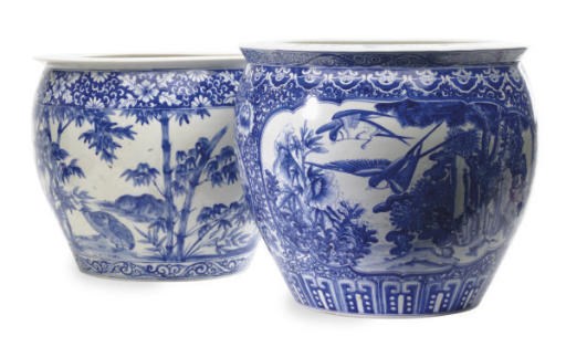 TWO SIMILAR CHINESE PORCELAIN BLUE AND WHITE JARDINIÈRES,