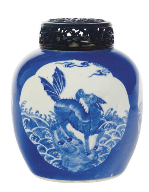 A CHINESE PORCELAIN BLUE AND WHITE GINGER JAR AND COVER,