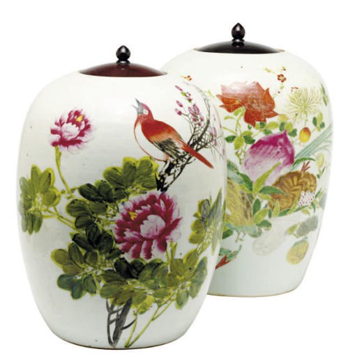 A PAIR OF CHINESE PORCELAIN GINGER JARS AND WOOD COVERS,