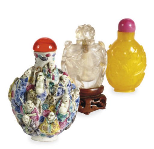 THREE CHINESE SNUFF BOTTLES,