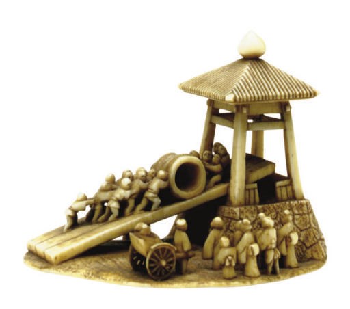 A JAPANESE IVORY NETSUKE OF WORKERS ROLLING A TEMPLE BELL INTO A TOWER,