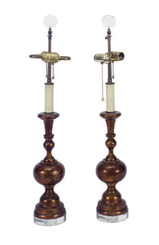 A PAIR OF TURNED AND GILDED TABLE LAMPS,