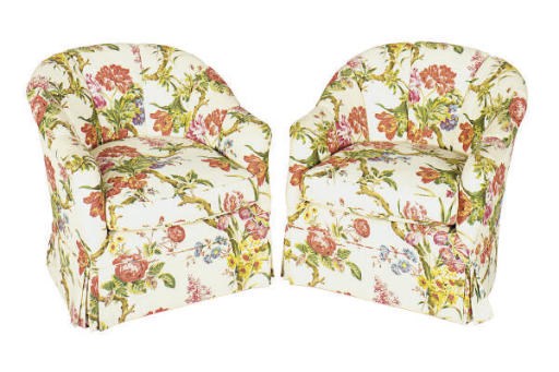 A PAIR OF UPHOLSTERED LOUNGE CHAIRS,