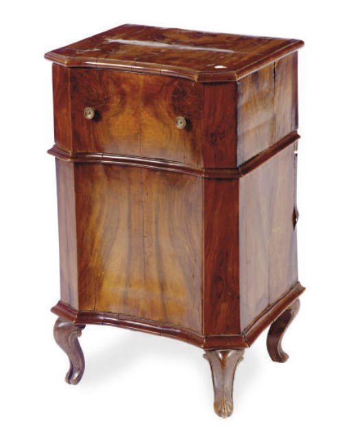 A NORTH ITALIAN WALNUT COMMODINO,