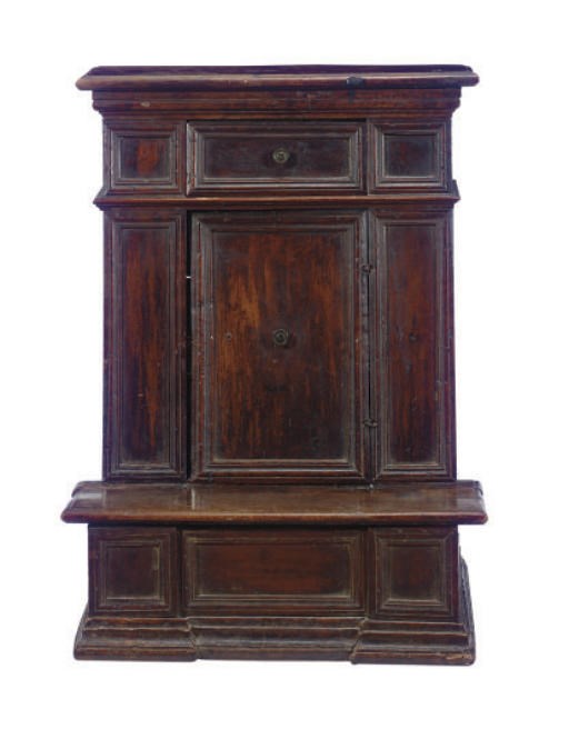 AN ITALIAN WALNUT PRIE DIEU,