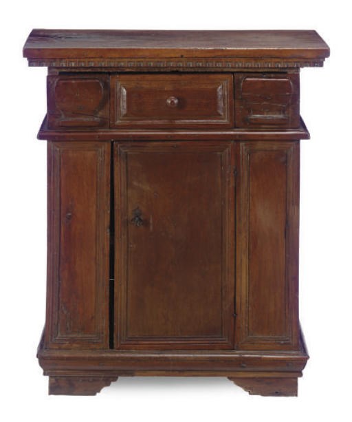 AN ITALIAN WALNUT CREDENZA,