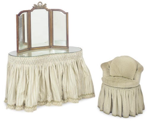 A KIDNEY-FORM DRESSING TABLE AND UPHOLSTERED SEAT,