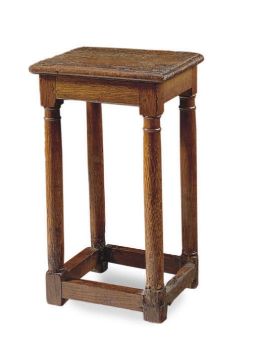 AN ITALIAN WALNUT SIDE TABLE,