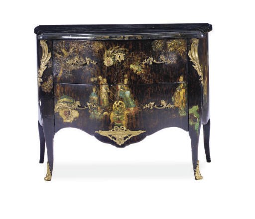 A PAIR OF GILT-METAL MOUNTED CHINOISERIE DECORATED SERPENTINE BOMBE MARBLE TOP COMMODES,