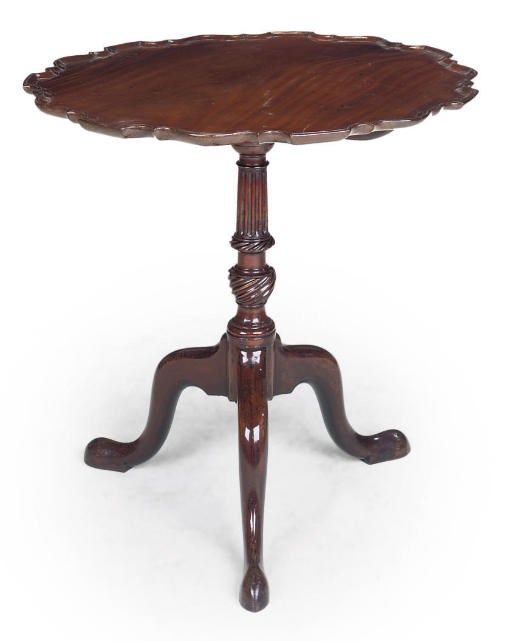A MAHOGANY TRIPOD TABLE