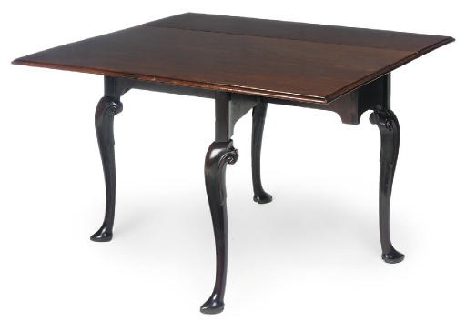 A GEORGE II MAHOGANY DROP LEAF DINING TABLE