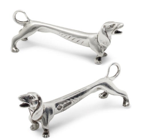 A PAIR OF NOVELTY SILVER KNIFE-RESTS MODELLED AS DACHSHUNDS