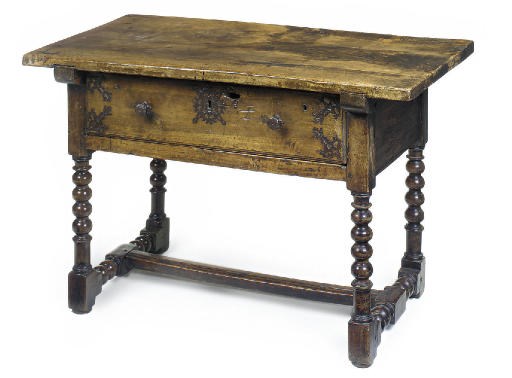 A SPANISH WALNUT SIDE TABLE