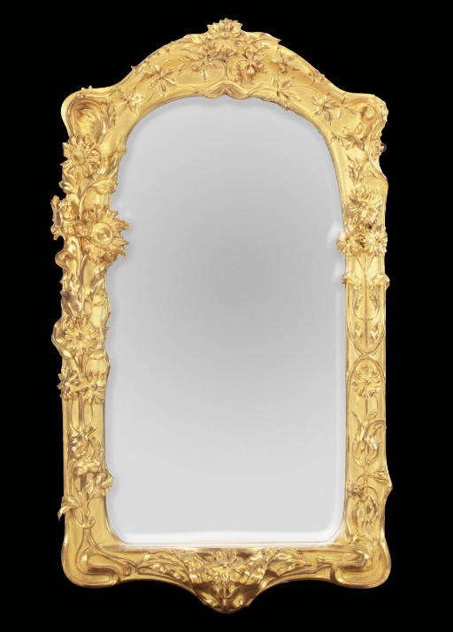 A FRENCH ART NOUVEAU CARVED GILTWOOD MIRROR