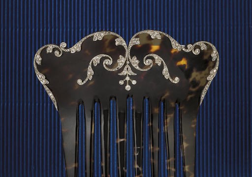 A LATE 19TH/EARLY 20TH CENTURY DIAMOND AND TORTOISESHELL HAIR-COMB