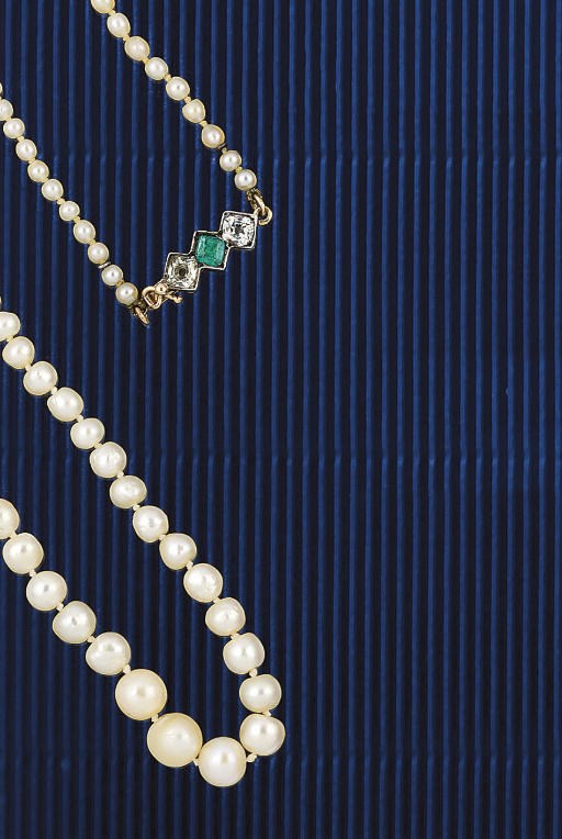 A PEARL NECKLACE TO AN EMERALD AND DIAMOND CLASP
