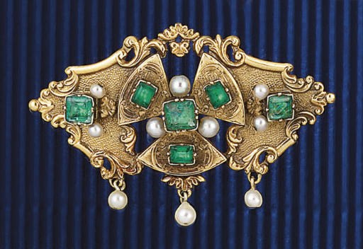 An early 19th century French gold and emerald brooch
