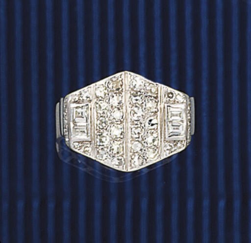 An Art deco diamond plaque ring